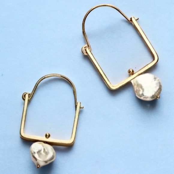 Anthropologie Jewelry - Anthropologie “Baroque Pearl Arched Lunette” Springline Window Geometric Hoops